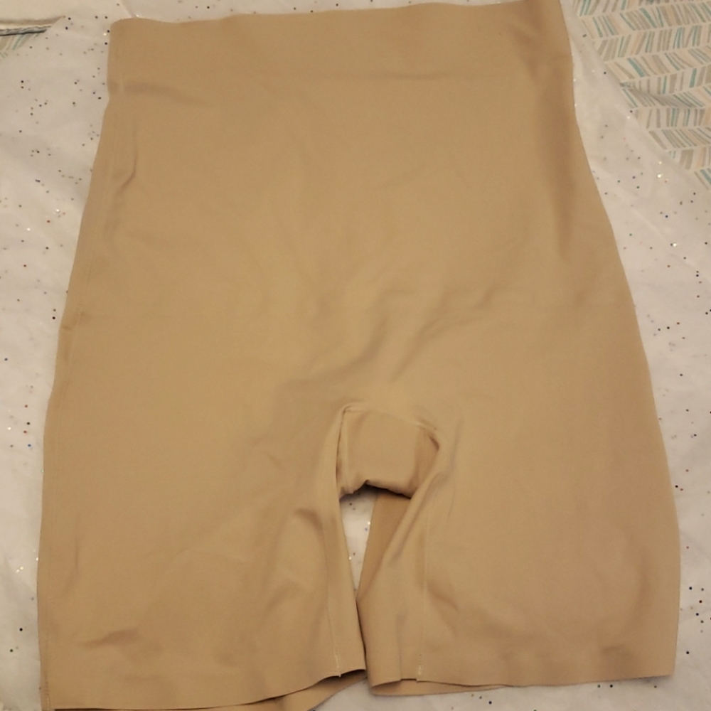 SkinnyGirl smoothing shorts L